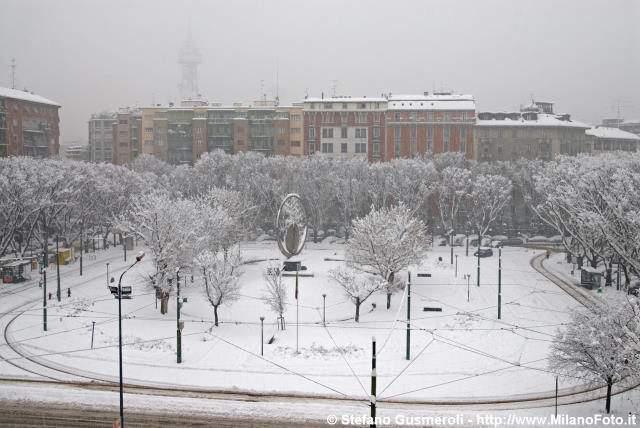  Piazza Sei Febbraio innevata - click to next image