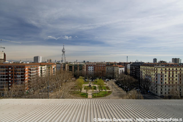  Panorama su piazza Sei Febbraio - click to next image