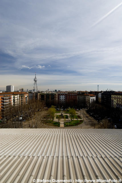  Panorama su piazza Sei Febbraio - click to next image