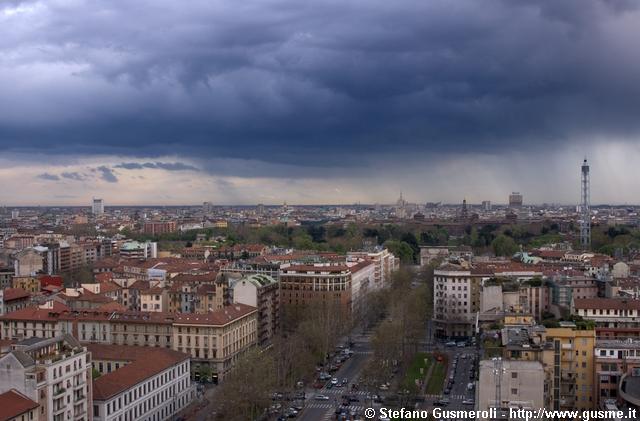  Corso Sempione sotto il temporale - click to next image