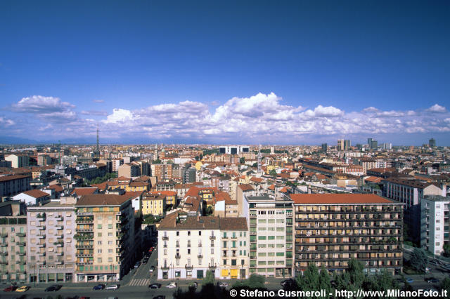  Panorama sugli edifici pari di Corso Sempione - click to next image