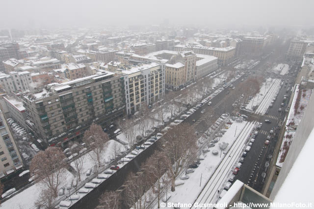  Corso Sempione durante una nevicata - click to next image