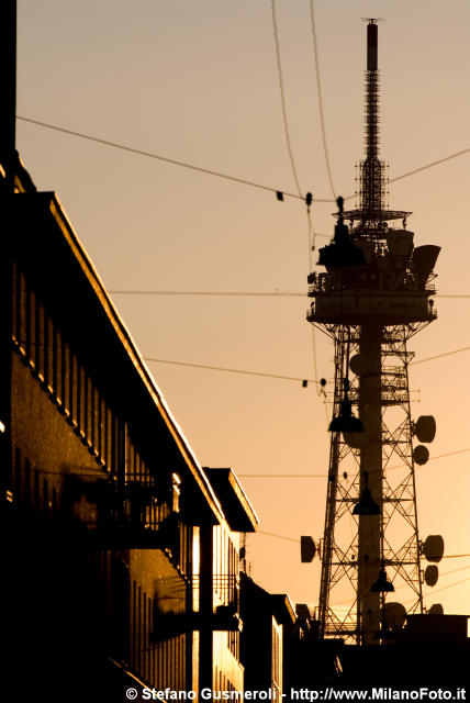  Torre RAI al tramonto - click to next image