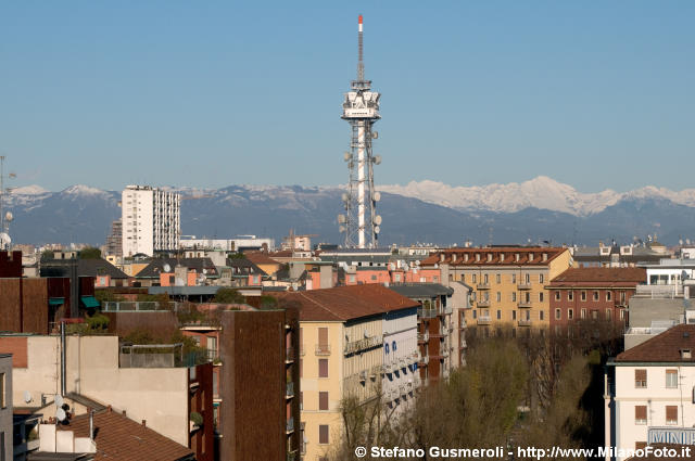  Tetti di via Tiziano e torre RAI - click to next image