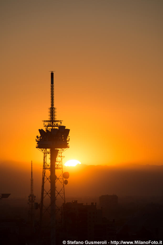  Torre RAI al tramonto - click to next image