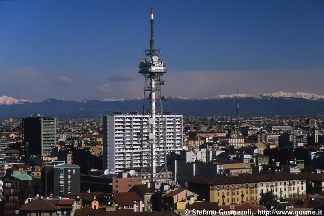  Torre RAI e grattacielo Sempione 33 - click to next image