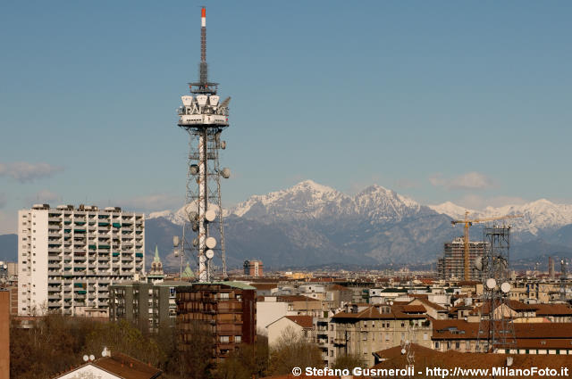  Sempione 33, torre RAI e Grigne - click to next image