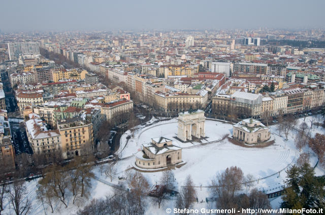  Piazza Sempione innevata - click to next image