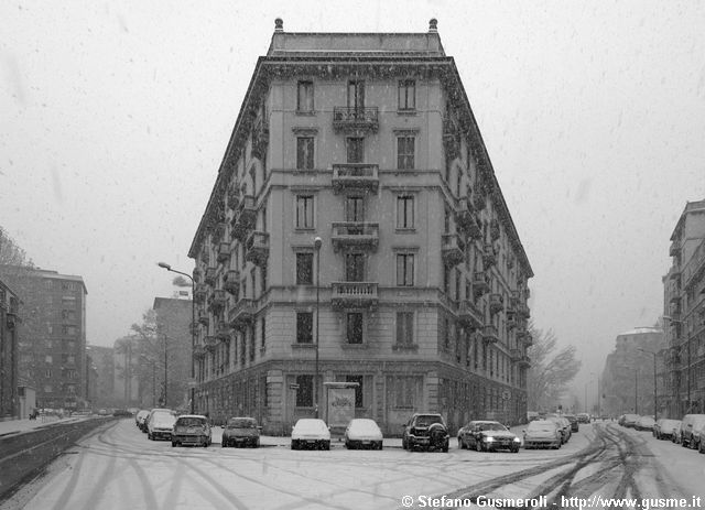  Viale Cassiodoro 5, tra via Senofonte e via Euripide - click to next image