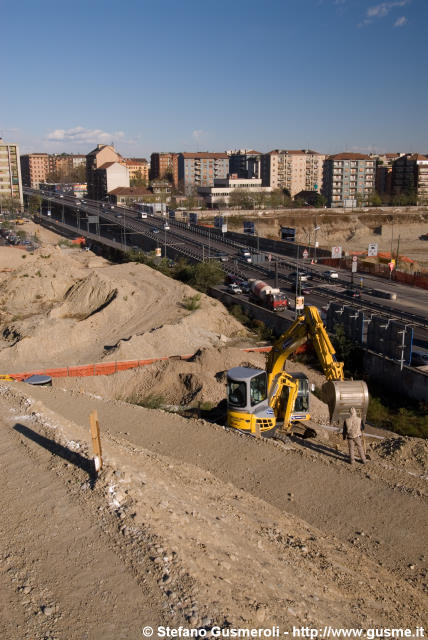  Viale Serra accerchiato dai cantieri - click to next image