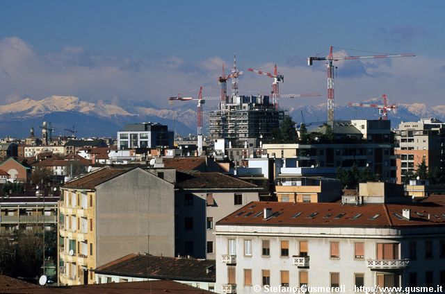  Palazzi via Solaroli e cantiere area ex OM - click to next image