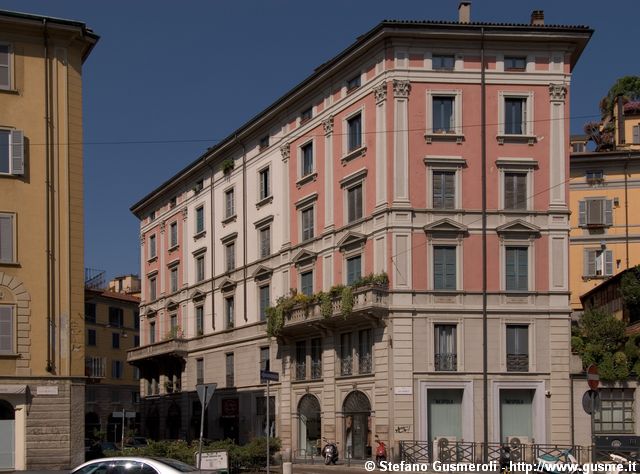  Via Solferino 42 - Fronte su via Castelfidardo - click to next image