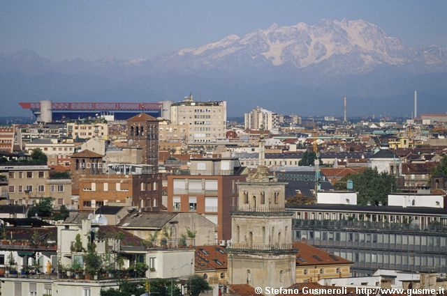  Torre Soncino Stampa, stadio Meazza e monte Rosa - click to next image