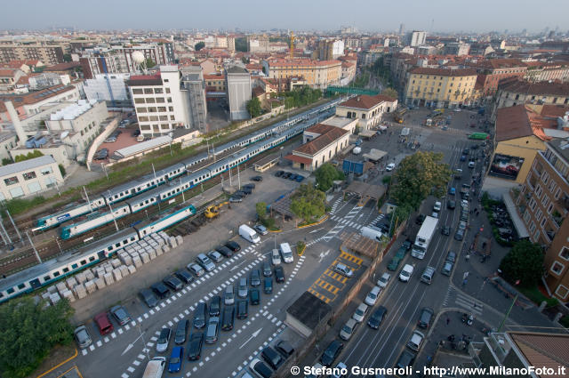  Piazzale Stazione Genova - click to next image