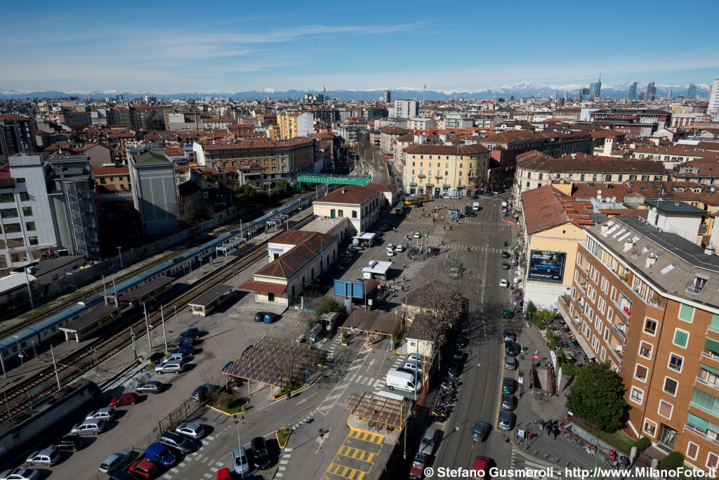  Piazzale Stazione di Porta Genova - click to next image