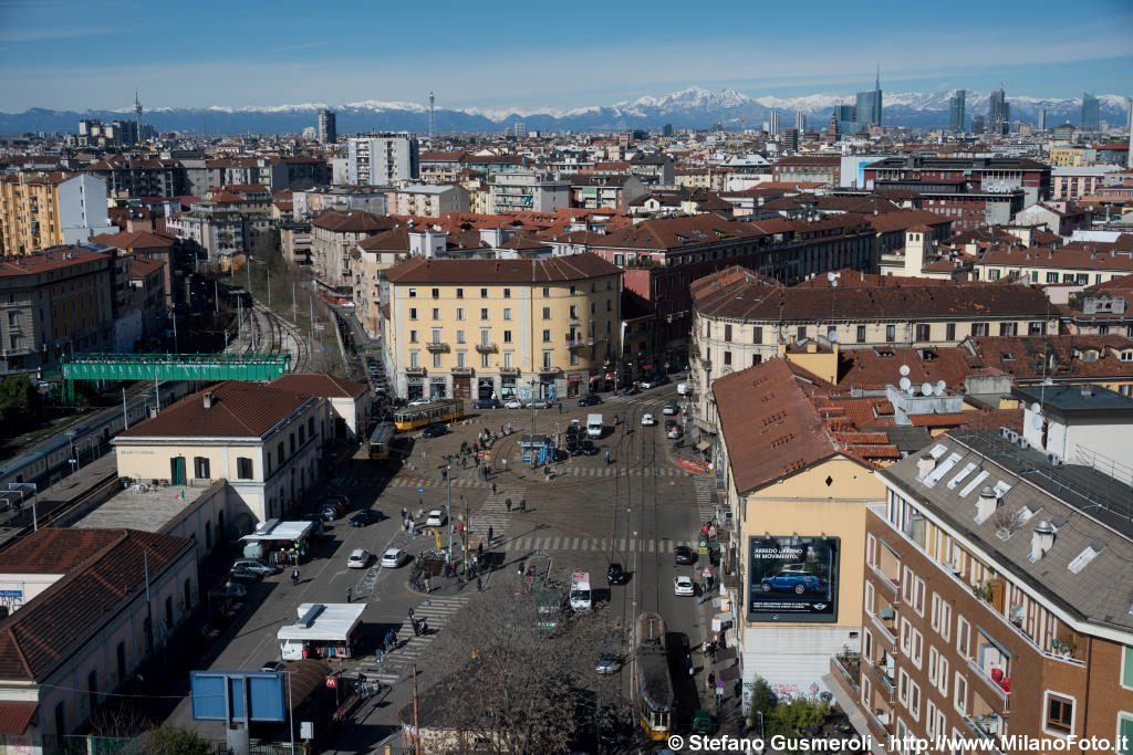  Piazzale Stazione di Porta Genova - click to next image