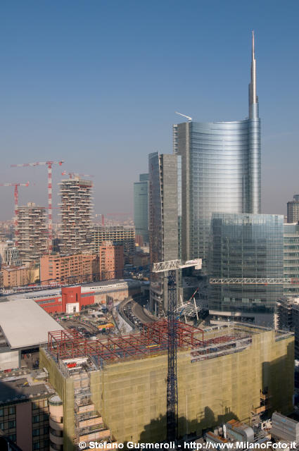  Sturzo 35, Bosco Verticale e torre Pelli - click to next image