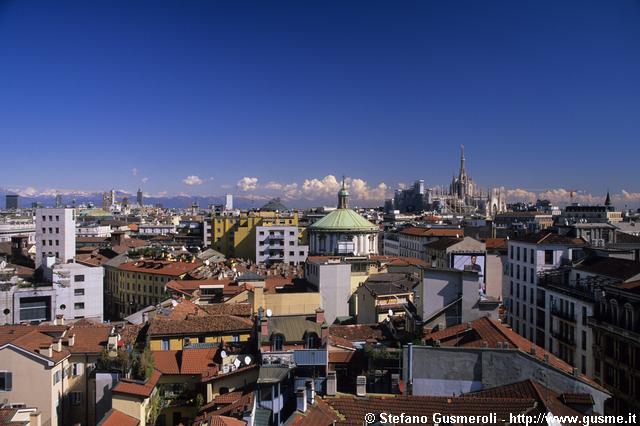  Panorama sui tetti di via Torino - click to next image