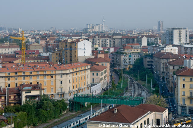  Via Tortona e binari Porta Genova - click to next image