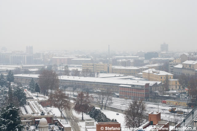  Rimesse ferroviarie presso lo scalo Farini - click to next image