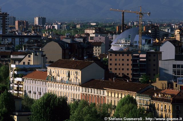  Palazzi e nuova sede Torno in via Valtellina 17 - click to next image