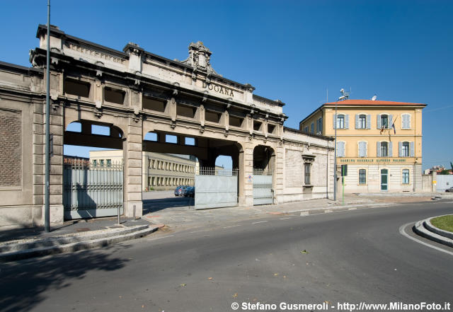  Ingresso Dogana di via Valtellina - click to next image