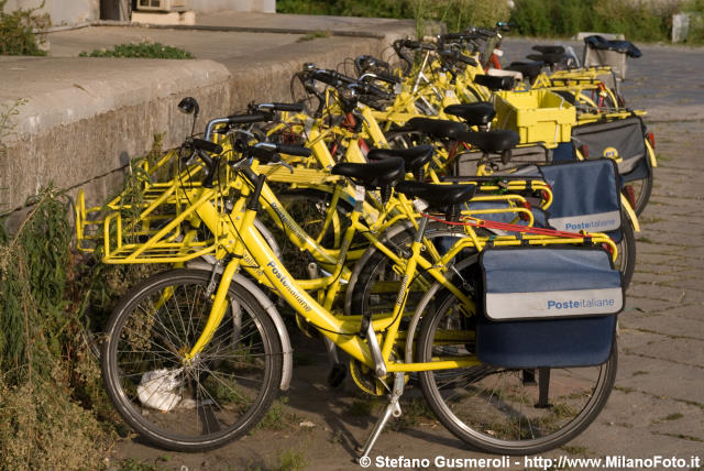  Biciclette preso la sede delle Poste - click to next image