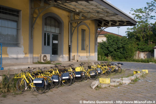  Biciclette preso la sede delle Poste - click to next image