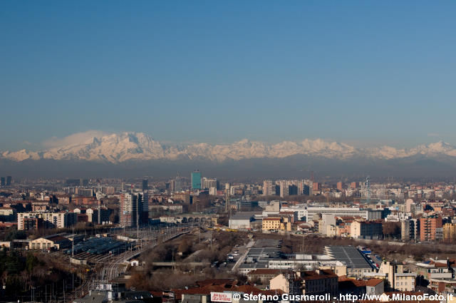  Panorama sullo scalo Farini - click to next image