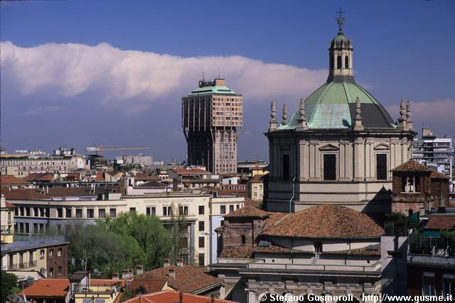  Istituto Cattaneo, torre Velasca e S.Lorenzo - click to next image