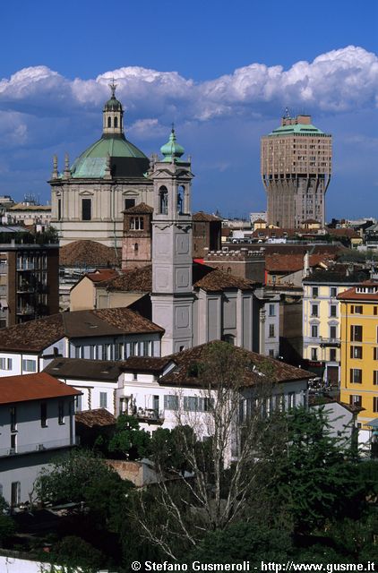  S.Maria della Vittoria, S.Lorenzo e torre Velasca - click to next image