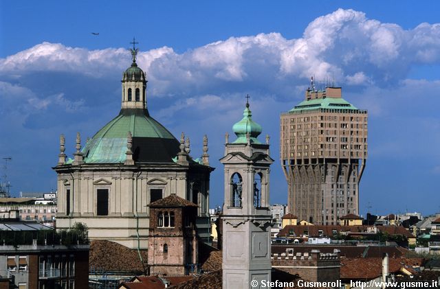  S.Lorenzo, S.Maria della Vittoria e torre Velasca - click to next image