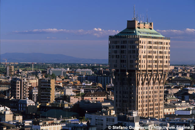  Torre Velasca e appennini - click to next image