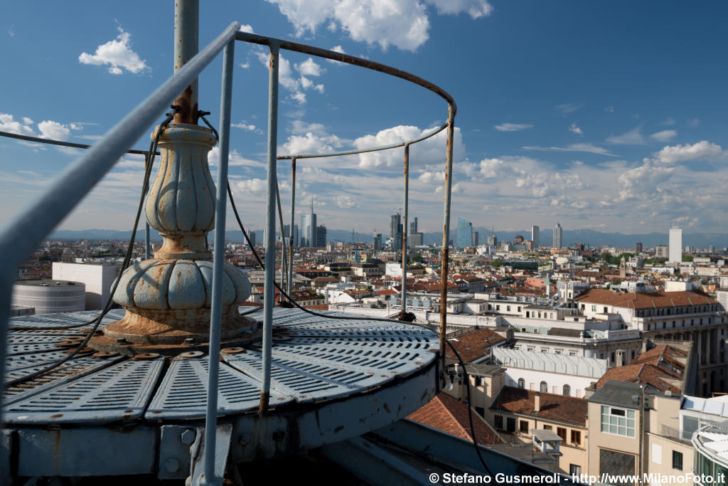  Balconcino sommitale - click to next image