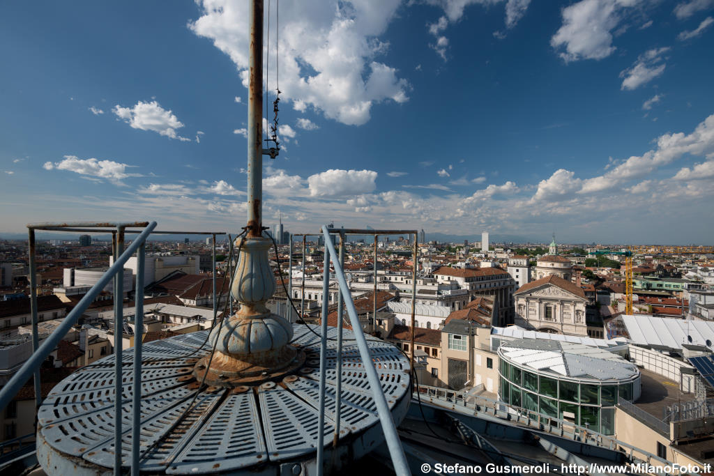  Balconcino sommitale - click to next image