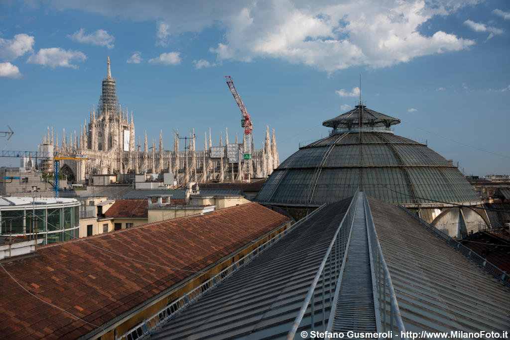  Sulla copertura della Galleria Nord - click to next image