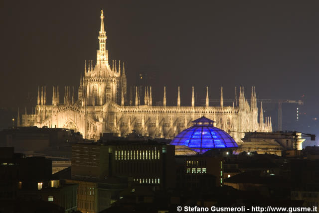  Duomo e cupola Galleria V.E - click to next image