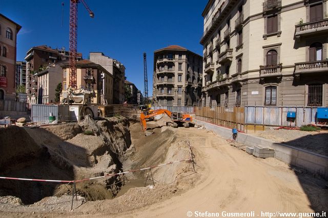  Cantiere per i box in piazza dei Volontari - click to next image