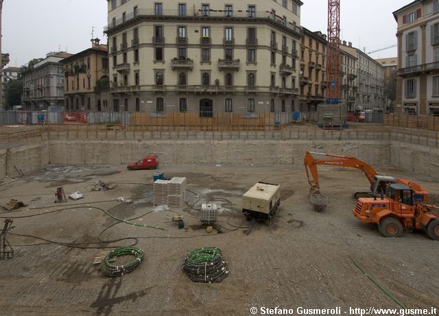  Cantiere per box in piazza dei Volontari - click to next image