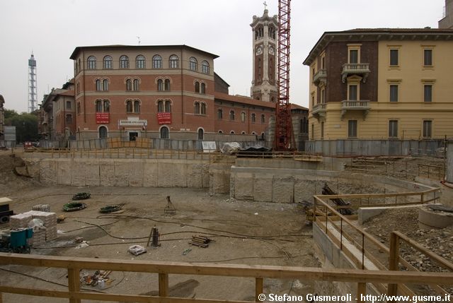  Cantiere per box in piazza dei Volontari - click to next image