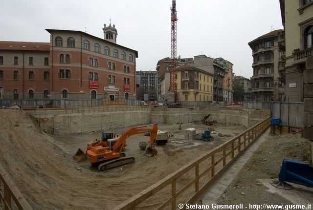  Cantiere per box in piazza dei Volontari - click to next image