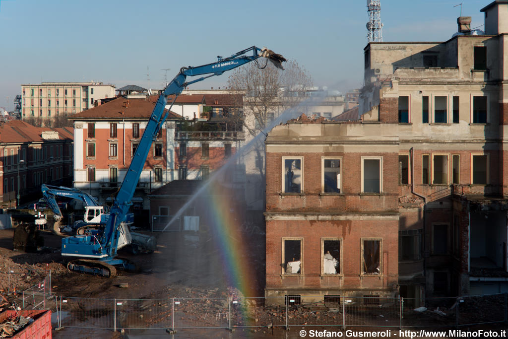  Ala Nord Ovest in demolizione e arcobaleno - click to next image