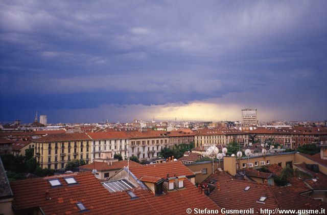  Palazzi di via Venti Settembre sotto il temporale - click to next image