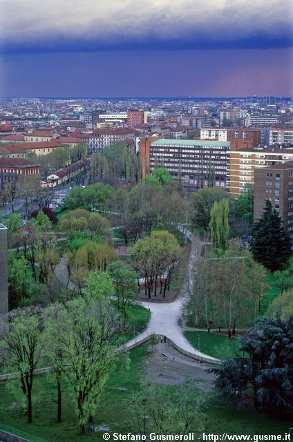  Temporale sui giardini di via Massena - click to next image