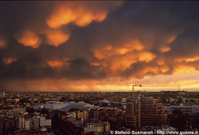  Mammatus al tramonto sulla Fiera - click to next image