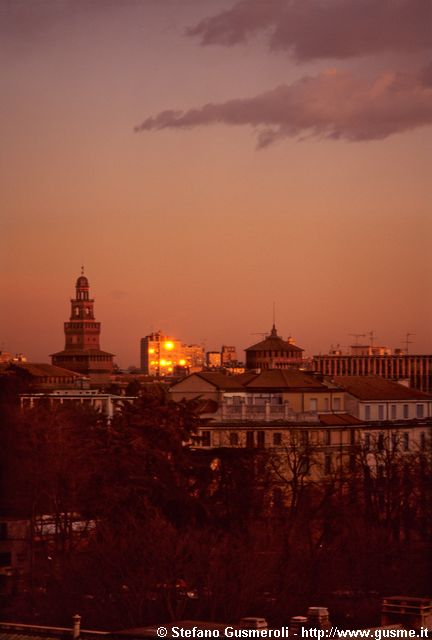 199402xx_001_14 Via Leopardi 32, Castello e cirri al tramonto - click to next image