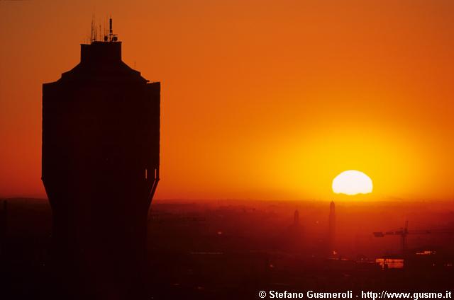  Torre Velasca al tramonto - click to next image