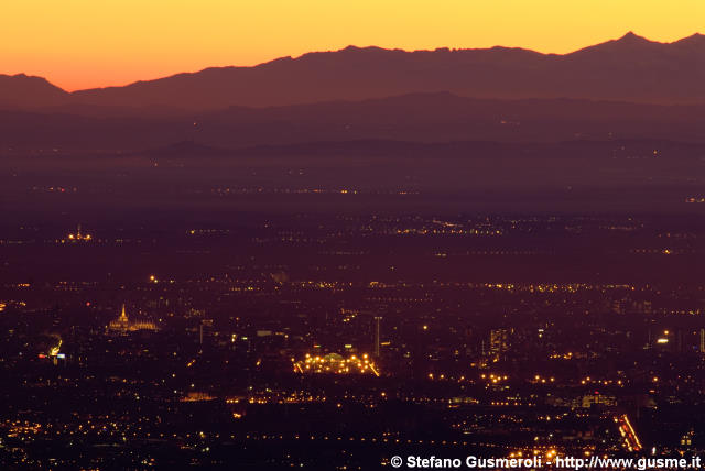  Milano e appennini al tramonto dalle alpi - click to next image