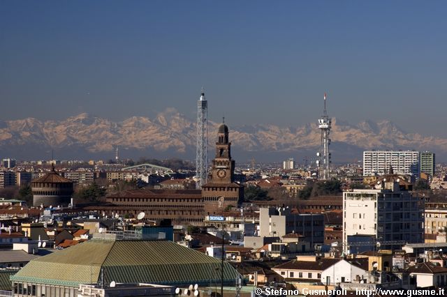  Castello, torri Parco e RAI e alpi svizzere innevate - click to next image