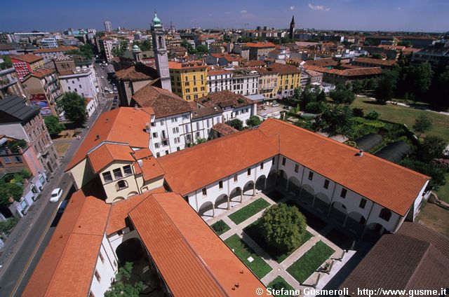  S.Maria della Vittoria e chiostri - click to next image